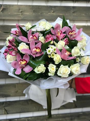 Букет цветов из: Розы и Хризантемы в Автополигон