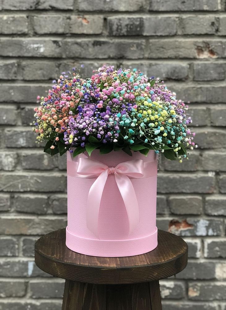 Цветочная композиция из Гипсофила и Розы в шляпной коробке в Автополигон