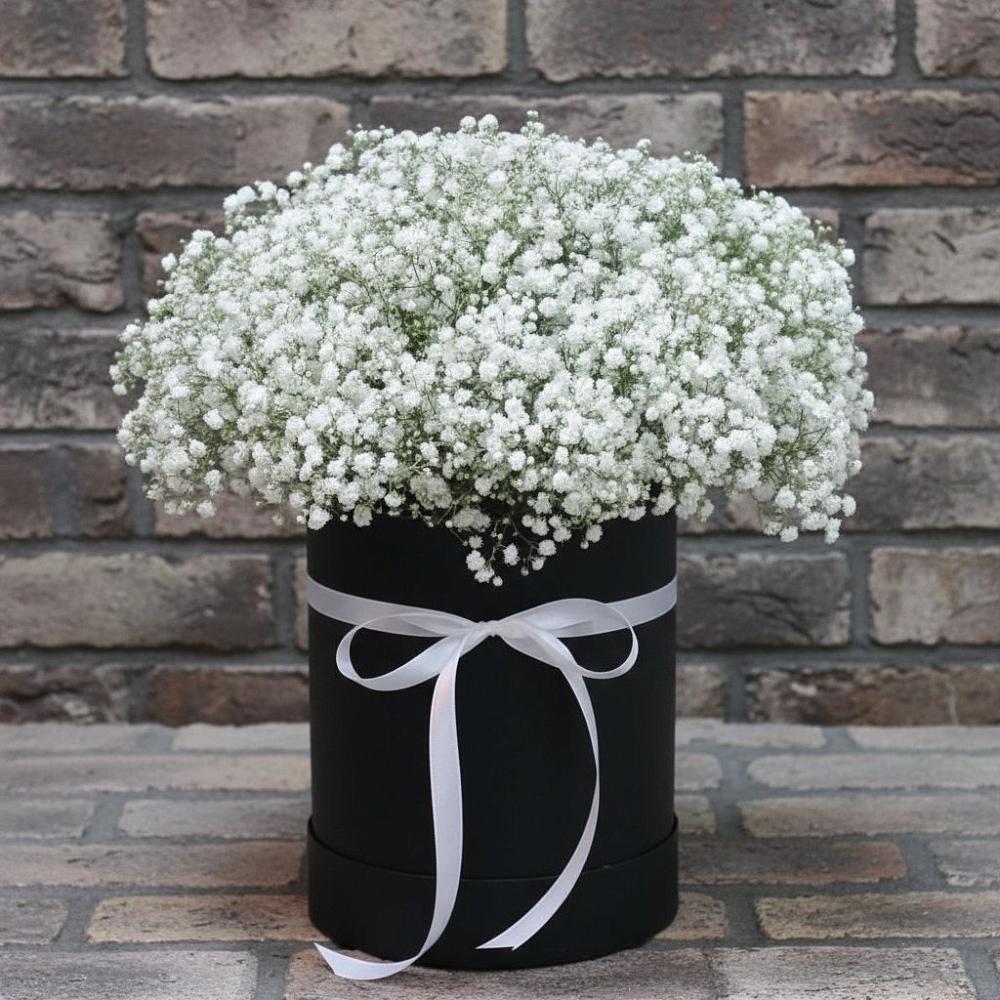 Цветочная композиция из Гипсофила в шляпной коробке в Автополигон