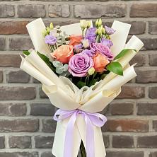 Букет цветов из:  Лизиантусы и Розы в Автополигон