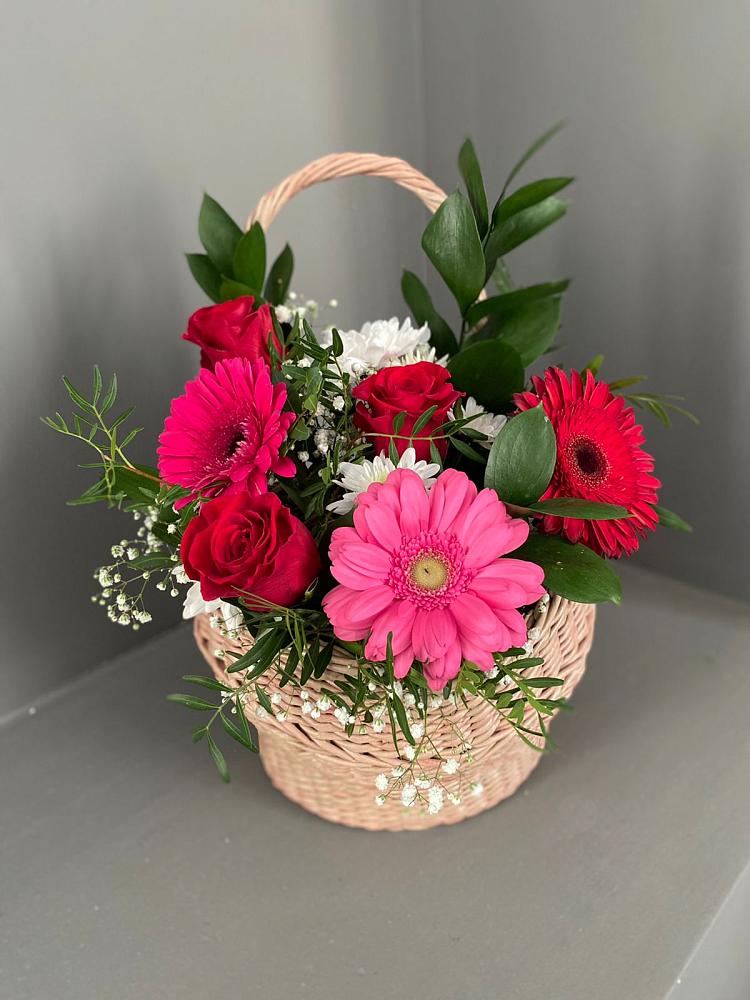 Цветочная композиция из Розы, Хризантемы и Герберы в корзине в Автополигон