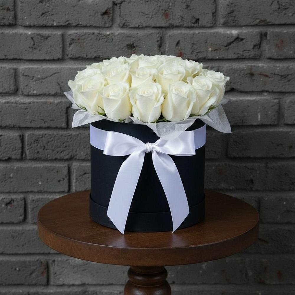 Цветочная композиция из Розы в шляпной коробке в Автополигон