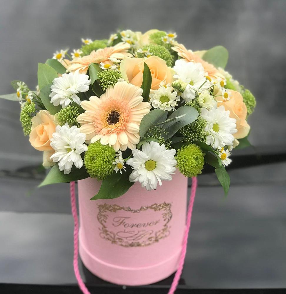 Цветочная композиция из Розы, Герберы и Хризантемы в шляпной коробке в Автополигон