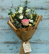 Букет цветов из:  Розы и Лизиантусы в Автополигон